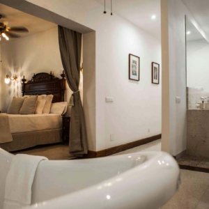 room 6, queen size bed, access to the garden room 6, queen size bed, access to the garden